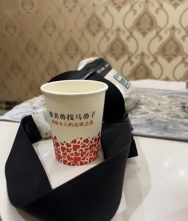 美容整形超市女老板被口腔大夫1天做12项美容手术称隆胸后假体分裂维权反被打(图2)